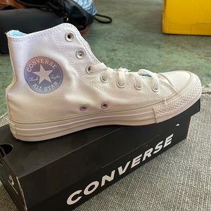 NWT white converse with rainbow interior size 7.5